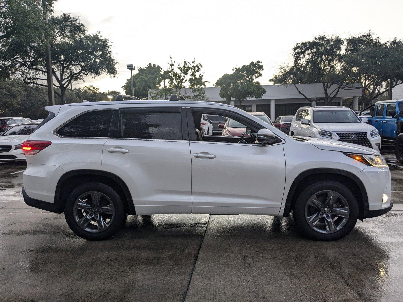 2019 Toyota Highlander Vehicle Photo in Coconut Creek, FL 33073