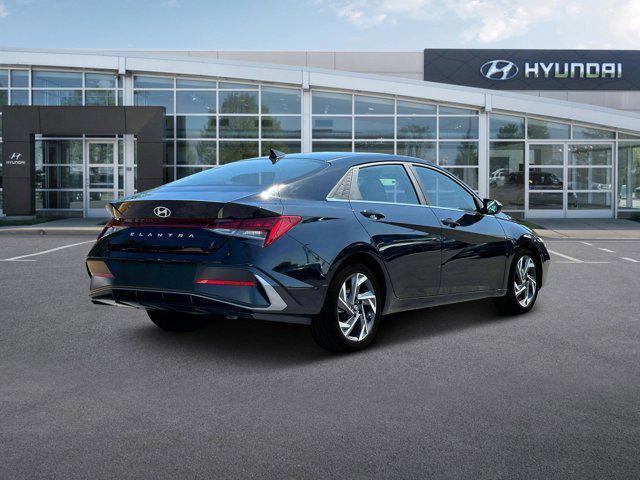 2024 Hyundai ELANTRA Vehicle Photo in O'Fallon, IL 62269