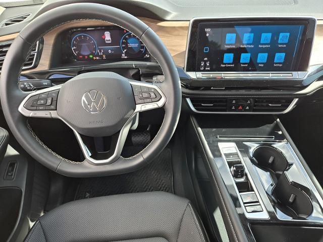 2024 Volkswagen Atlas Vehicle Photo in Weatherford, TX 76087