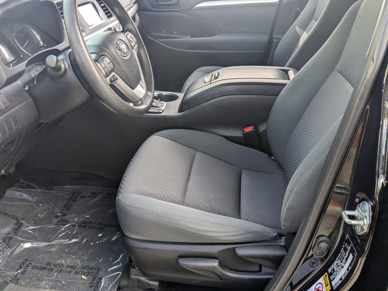 2019 Toyota Highlander Vehicle Photo in Davie, FL 33331