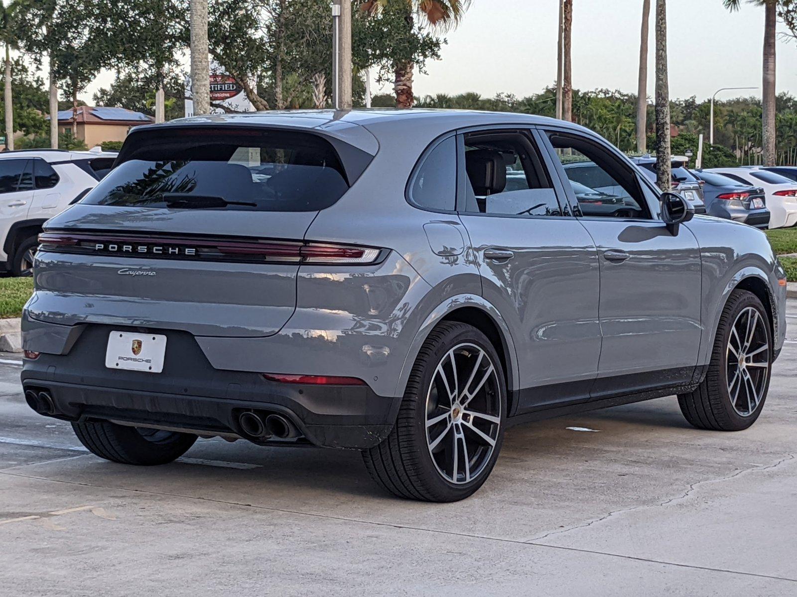 2024 Porsche Cayenne Vehicle Photo in Davie, FL 33331