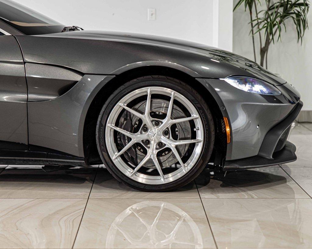 2019 Aston Martin Vantage Vehicle Photo in Saint Charles, IL 60174