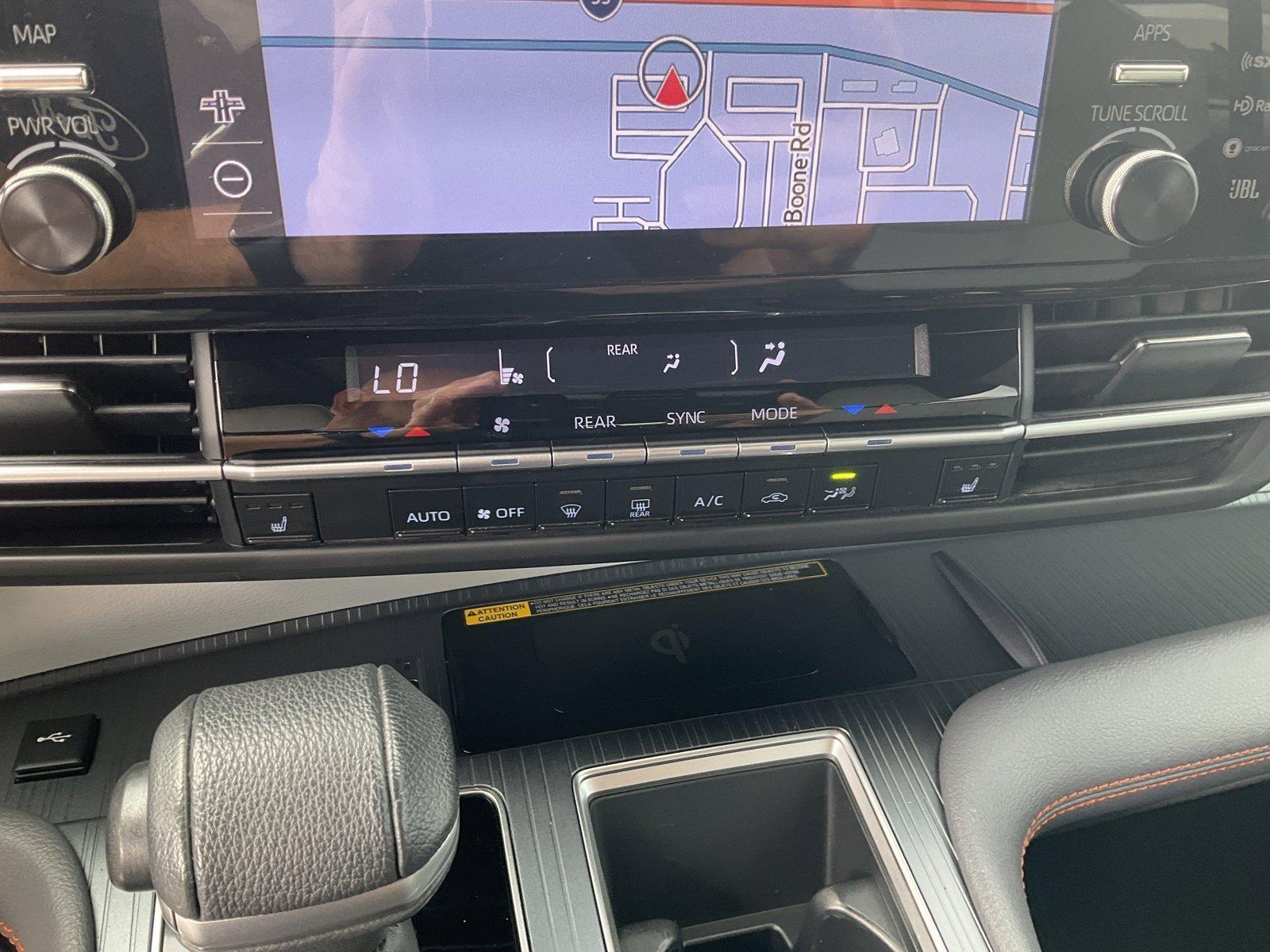 2021 Toyota Sienna Vehicle Photo in AMARILLO, TX 79106-1809