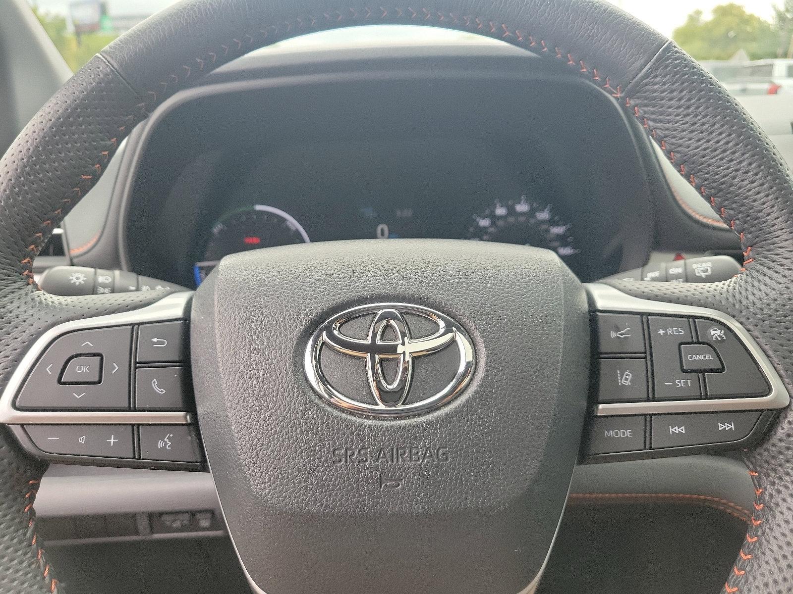 2023 Toyota Sienna Vehicle Photo in Trevose, PA 19053