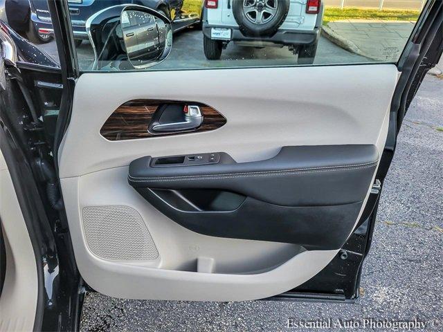 2023 Chrysler Pacifica Vehicle Photo in Saint Charles, IL 60174