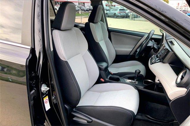 2018 Toyota RAV4 Vehicle Photo in KANSAS CITY, MO 64114-4502