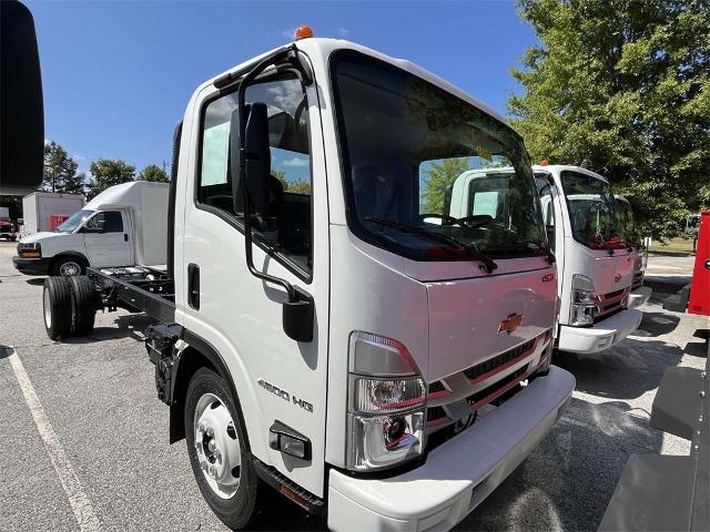 2025 Chevrolet Low Cab Forward 4500 Vehicle Photo in ALCOA, TN 37701-3235