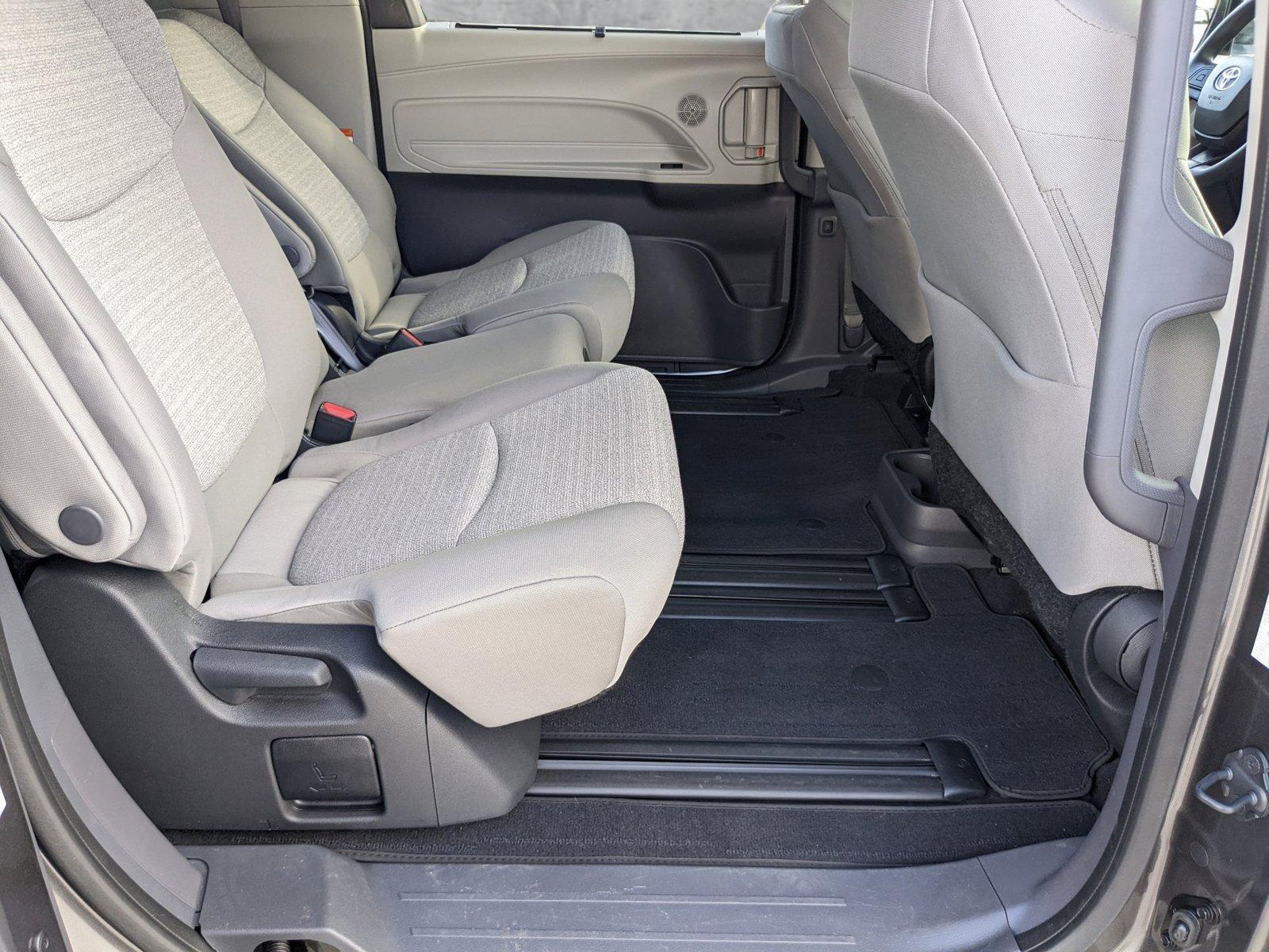 2024 Toyota Sienna Vehicle Photo in Davie, FL 33331