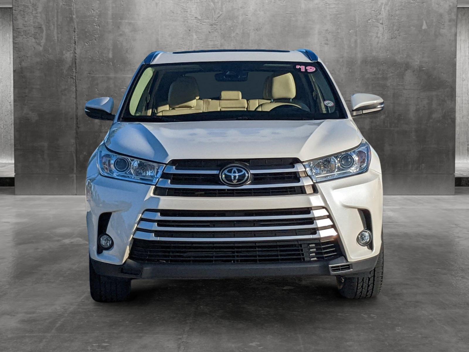 2019 Toyota Highlander Vehicle Photo in Davie, FL 33331