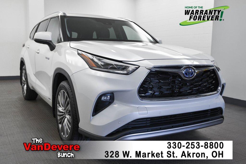 2021 Toyota Highlander Vehicle Photo in AKRON, OH 44303-2185