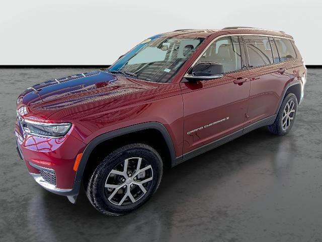 2023 Jeep Grand Cherokee L Vehicle Photo in WENTZVILLE, MO 63385-1017