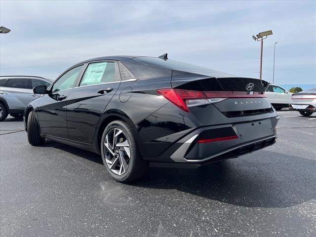 2024 Hyundai ELANTRA Vehicle Photo in O'Fallon, IL 62269