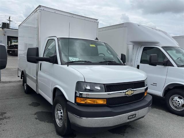 2023 Chevrolet Express Cutaway 3500 Vehicle Photo in ALCOA, TN 37701-3235