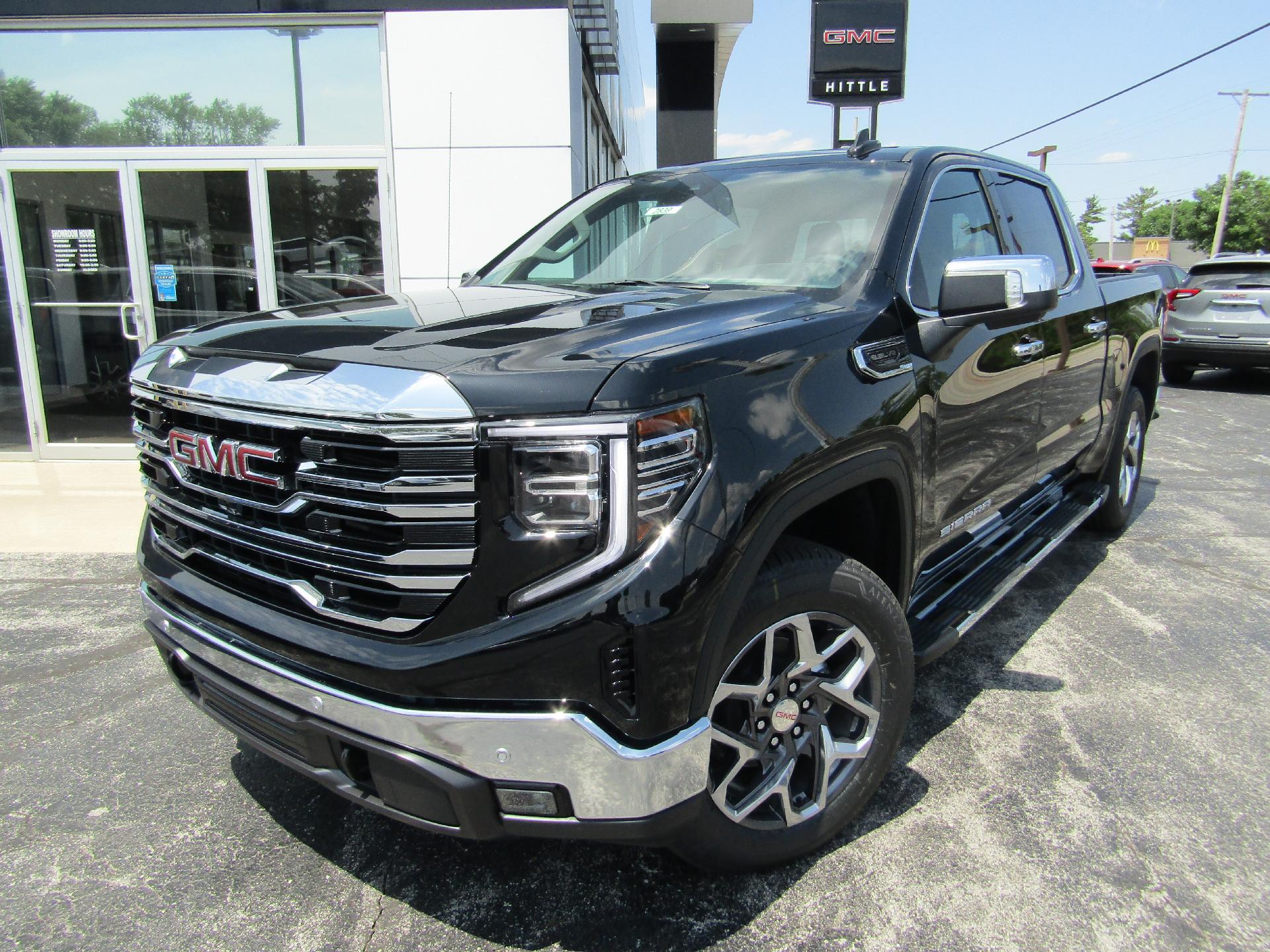 2024 GMC Sierra 1500 Vehicle Photo in GREENVILLE, OH 45331-1026