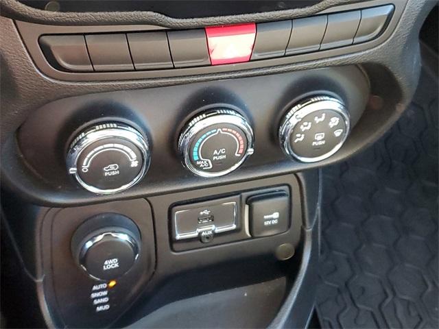 2015 Jeep Renegade Vehicle Photo in GRAND BLANC, MI 48439-8139