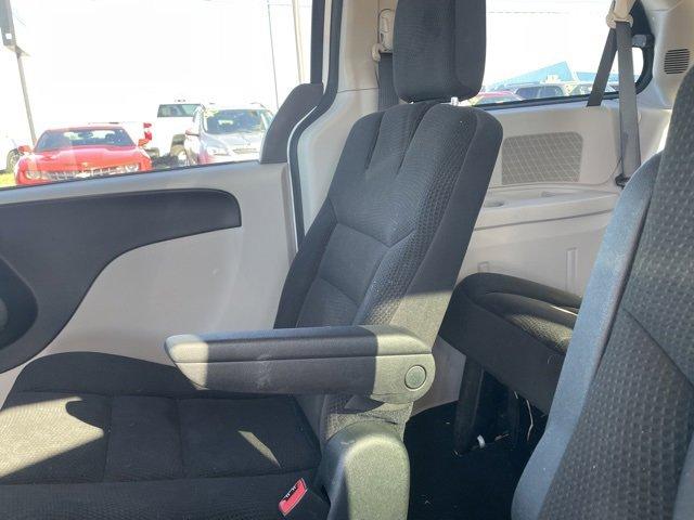 Used 2018 Dodge Grand Caravan SE with VIN 2C4RDGBG9JR137718 for sale in Princeton, IL