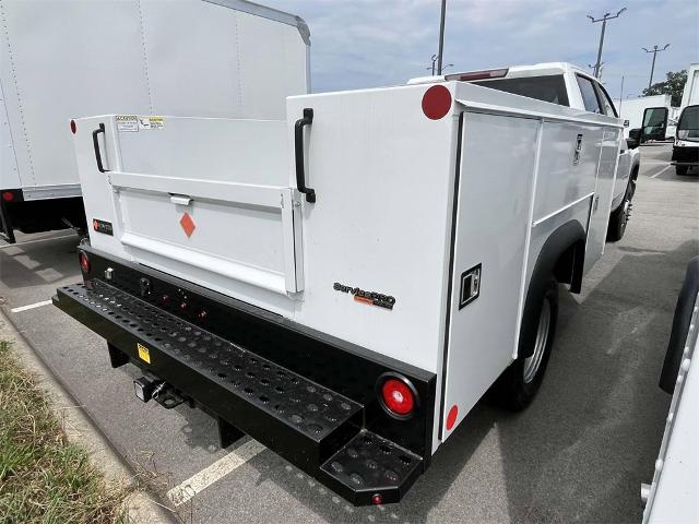 2024 Chevrolet Silverado 3500 HD Chassis Cab Vehicle Photo in ALCOA, TN 37701-3235