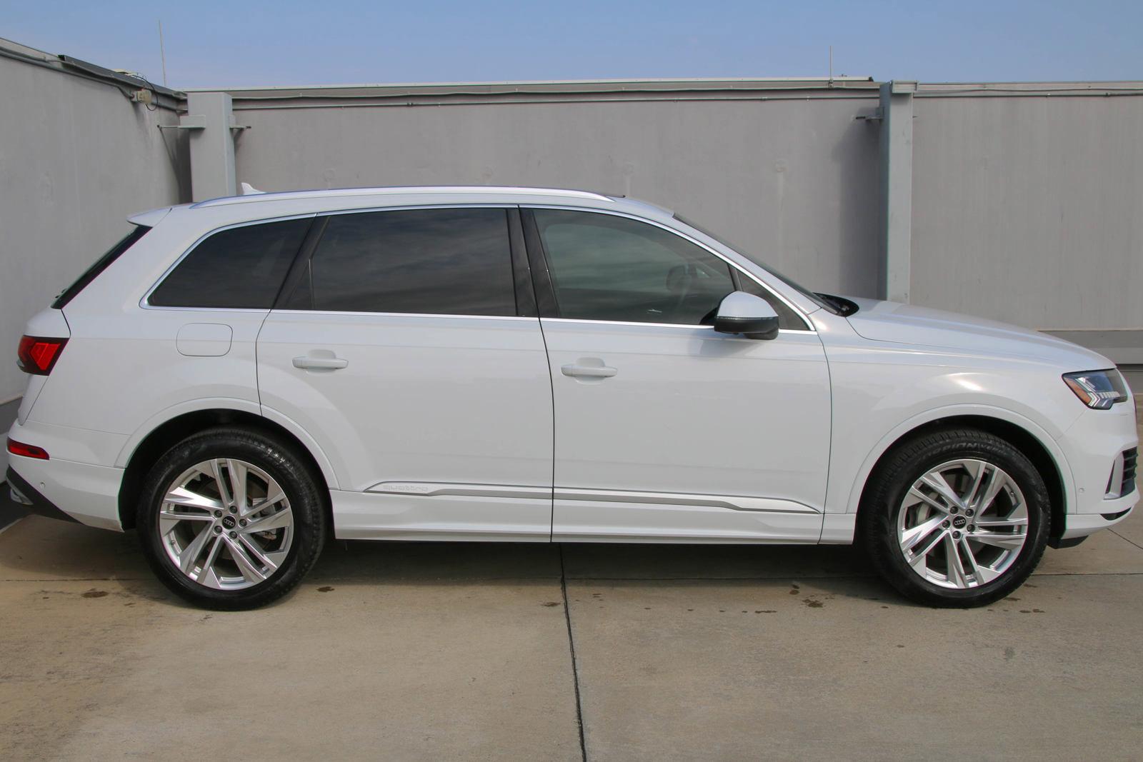 2024 Audi Q7 Vehicle Photo in SUGAR LAND, TX 77478