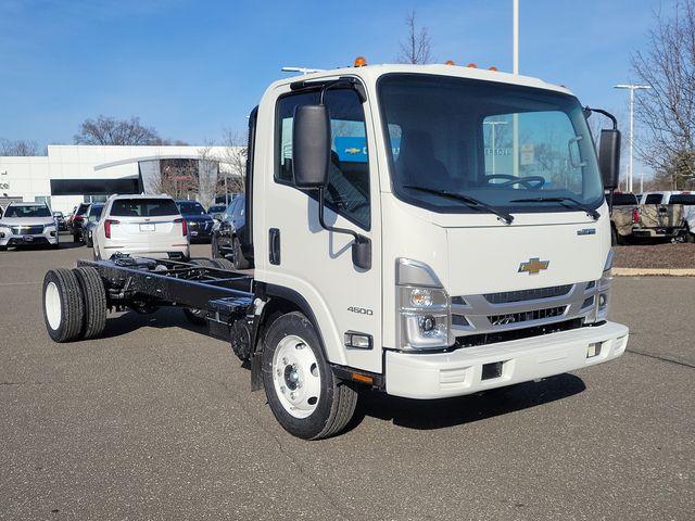 2024 Chevrolet Low Cab Forward 4500 Vehicle Photo in DANBURY, CT 06810-5034