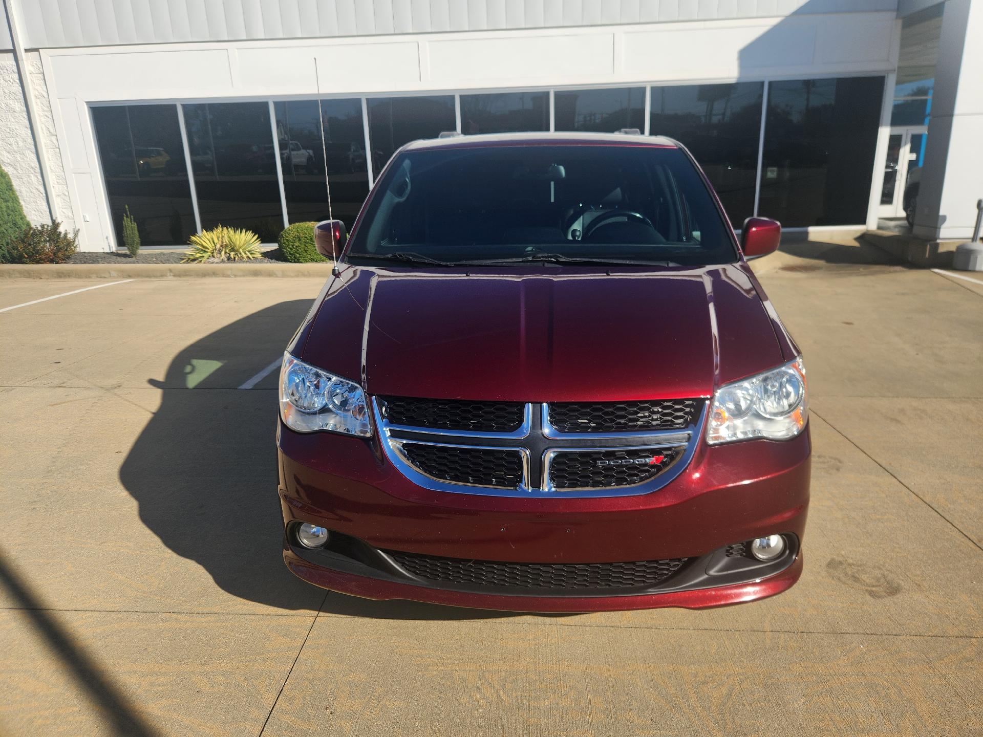 Used 2019 Dodge Grand Caravan SXT with VIN 2C4RDGCG9KR795216 for sale in Sparta, IL