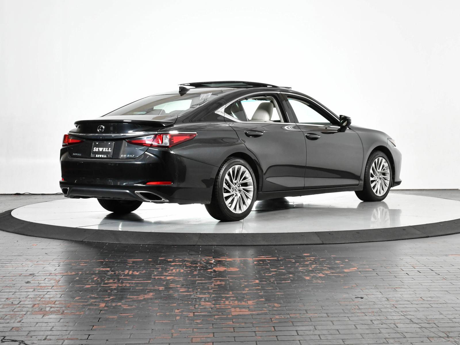 2022 Lexus ES 350 Vehicle Photo in DALLAS, TX 75235