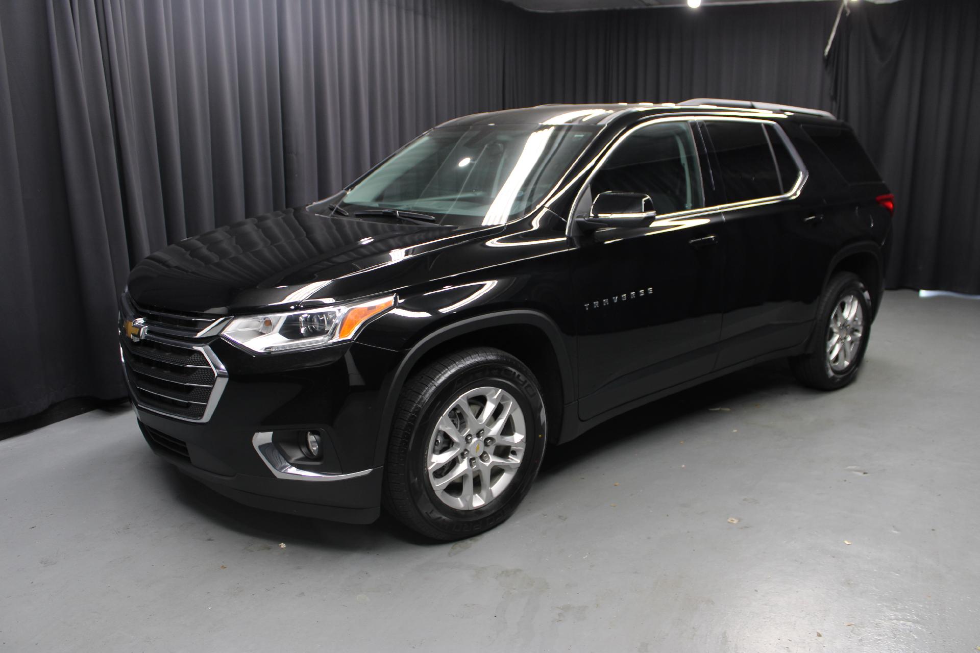 Used 2021 Chevrolet Traverse 1LT with VIN 1GNEVGKW8MJ267458 for sale in Rittman, OH