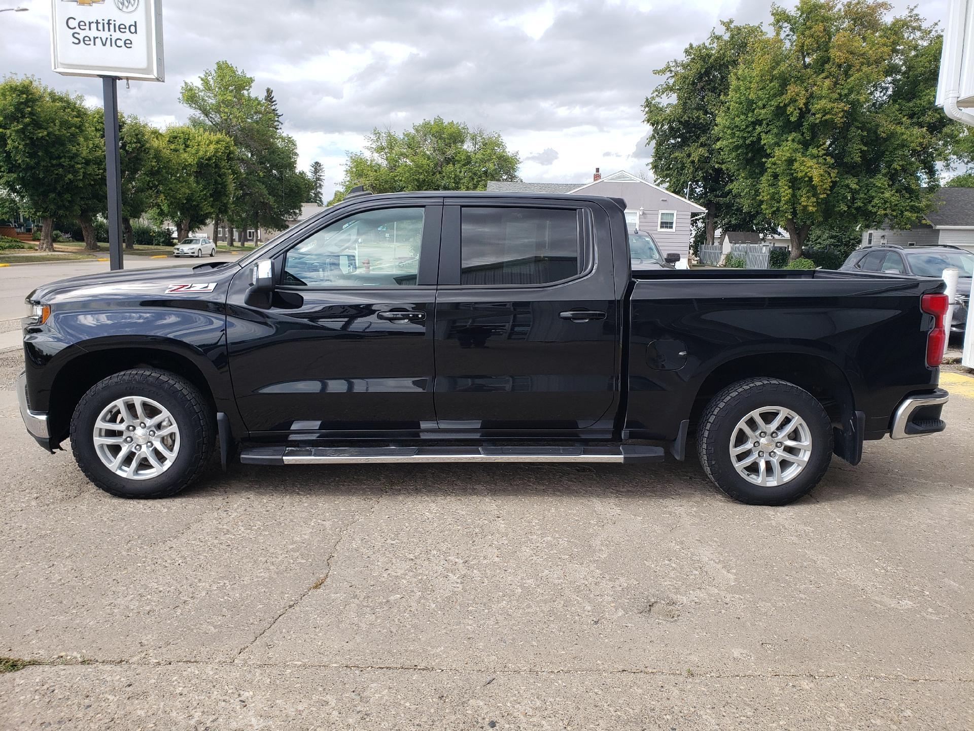 Used 2020 Chevrolet Silverado 1500 LT with VIN 1GCUYDED2LZ308073 for sale in Cavalier, ND