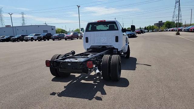 2024 Chevrolet Silverado Chassis Cab Vehicle Photo in JOLIET, IL 60435-8135