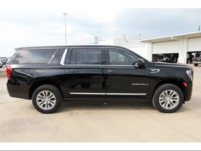 2024 GMC Yukon XL Vehicle Photo in ROSENBERG, TX 77471-5675