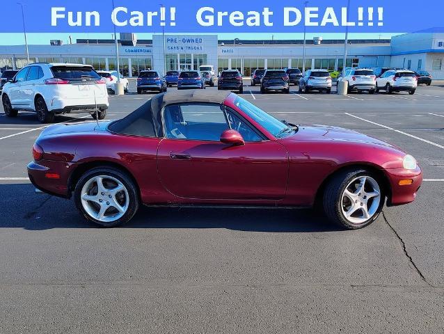 2003 Mazda MX-5 Miata Vehicle Photo in GREEN BAY, WI 54304-5303