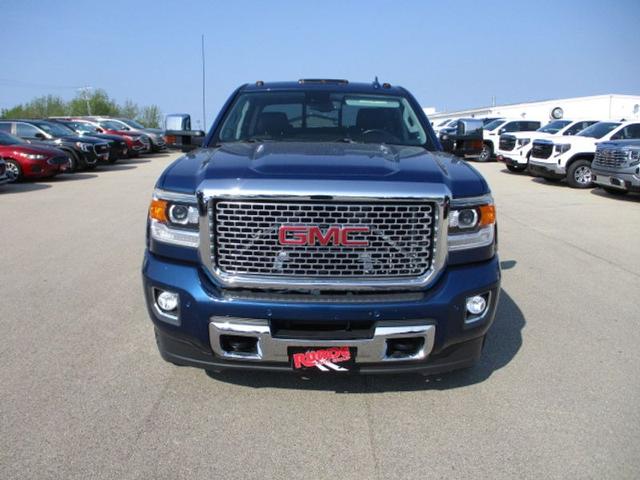 Used 2016 GMC Sierra 2500 Denali HD Denali with VIN 1GT12UE85GF146003 for sale in East Dubuque, IL