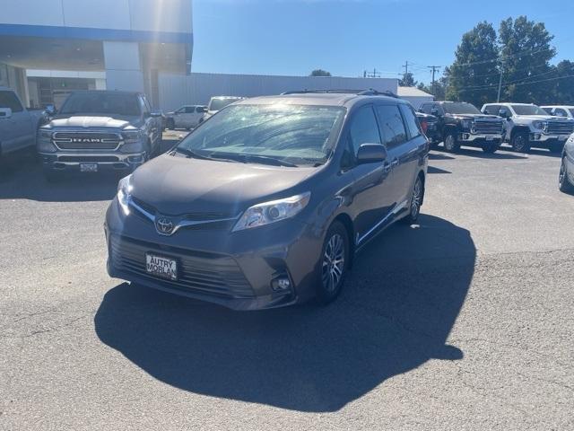 Used 2018 Toyota Sienna XLE Premium with VIN 5TDYZ3DC6JS944009 for sale in Sikeston, MO