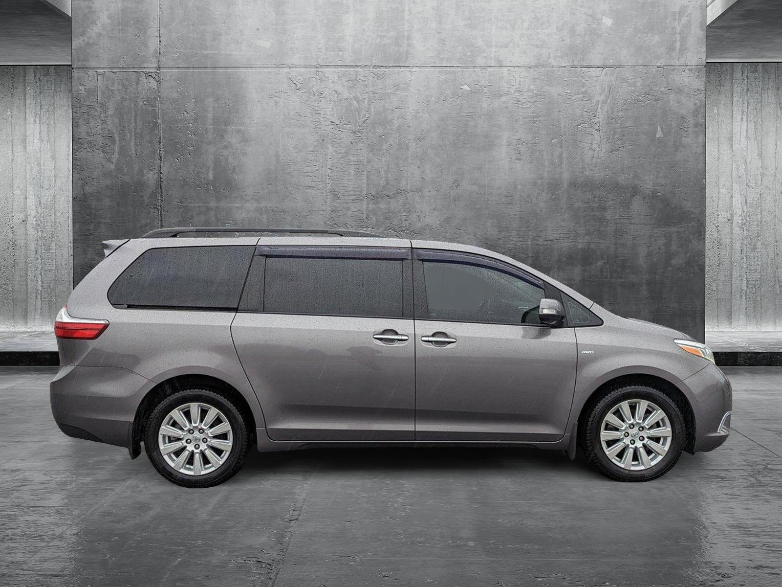 2017 Toyota Sienna Vehicle Photo in Spokane Valley, WA 99212