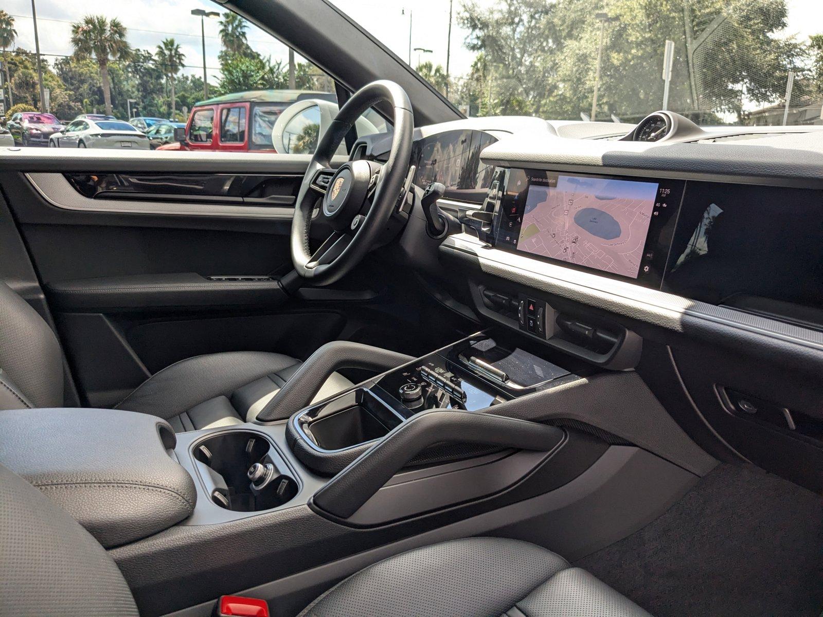 2024 Porsche Cayenne Vehicle Photo in Maitland, FL 32751