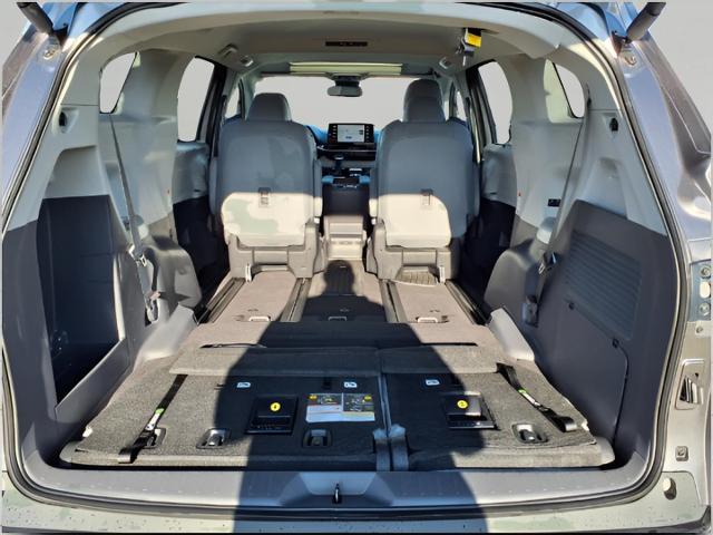 2022 Toyota Sienna Vehicle Photo in Oshkosh, WI 54904