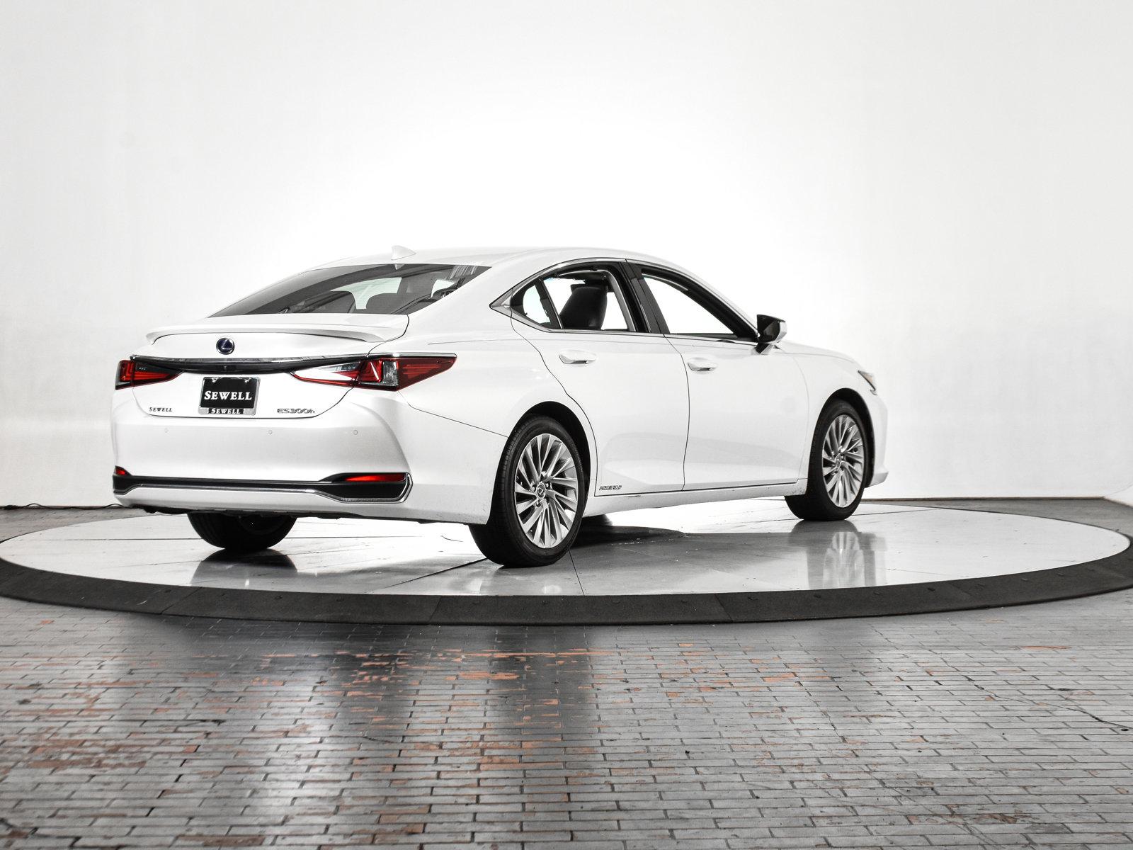 2020 Lexus ES 300h Vehicle Photo in DALLAS, TX 75235