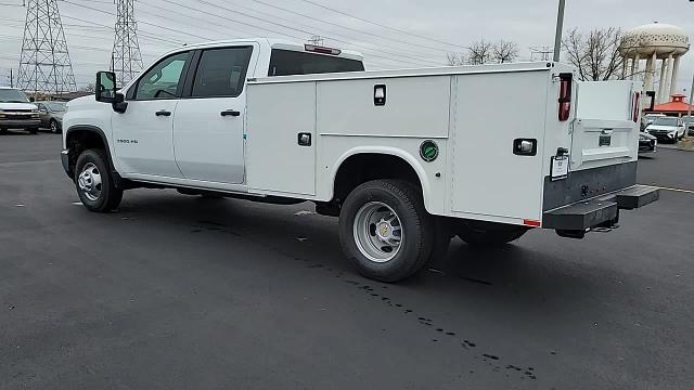 2024 Chevrolet Silverado 3500 HD CC Vehicle Photo in JOLIET, IL 60435-8135