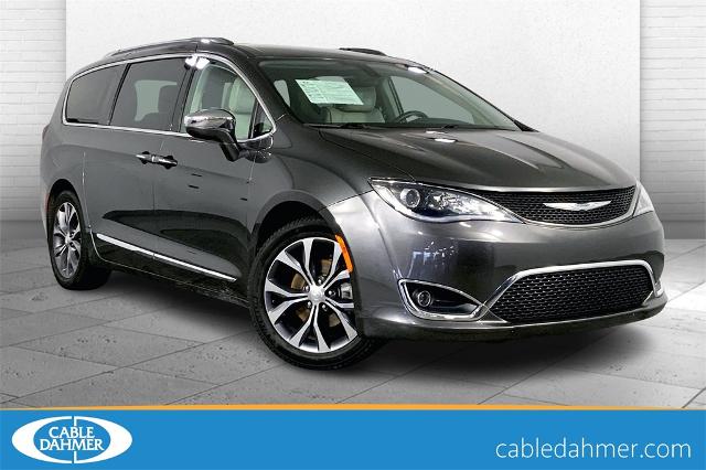 2017 Chrysler Pacifica Vehicle Photo in Lees Summit, MO 64086