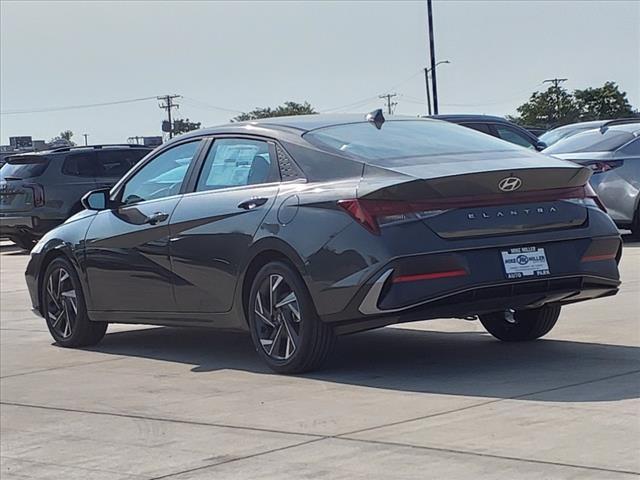 2024 Hyundai ELANTRA Vehicle Photo in Peoria, IL 61615