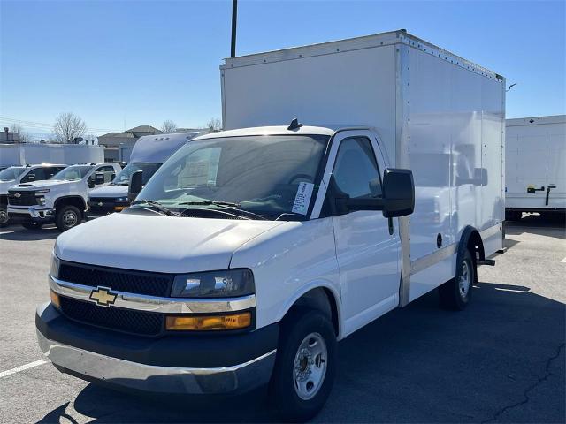 2023 Chevrolet Express Cutaway 3500 Vehicle Photo in ALCOA, TN 37701-3235