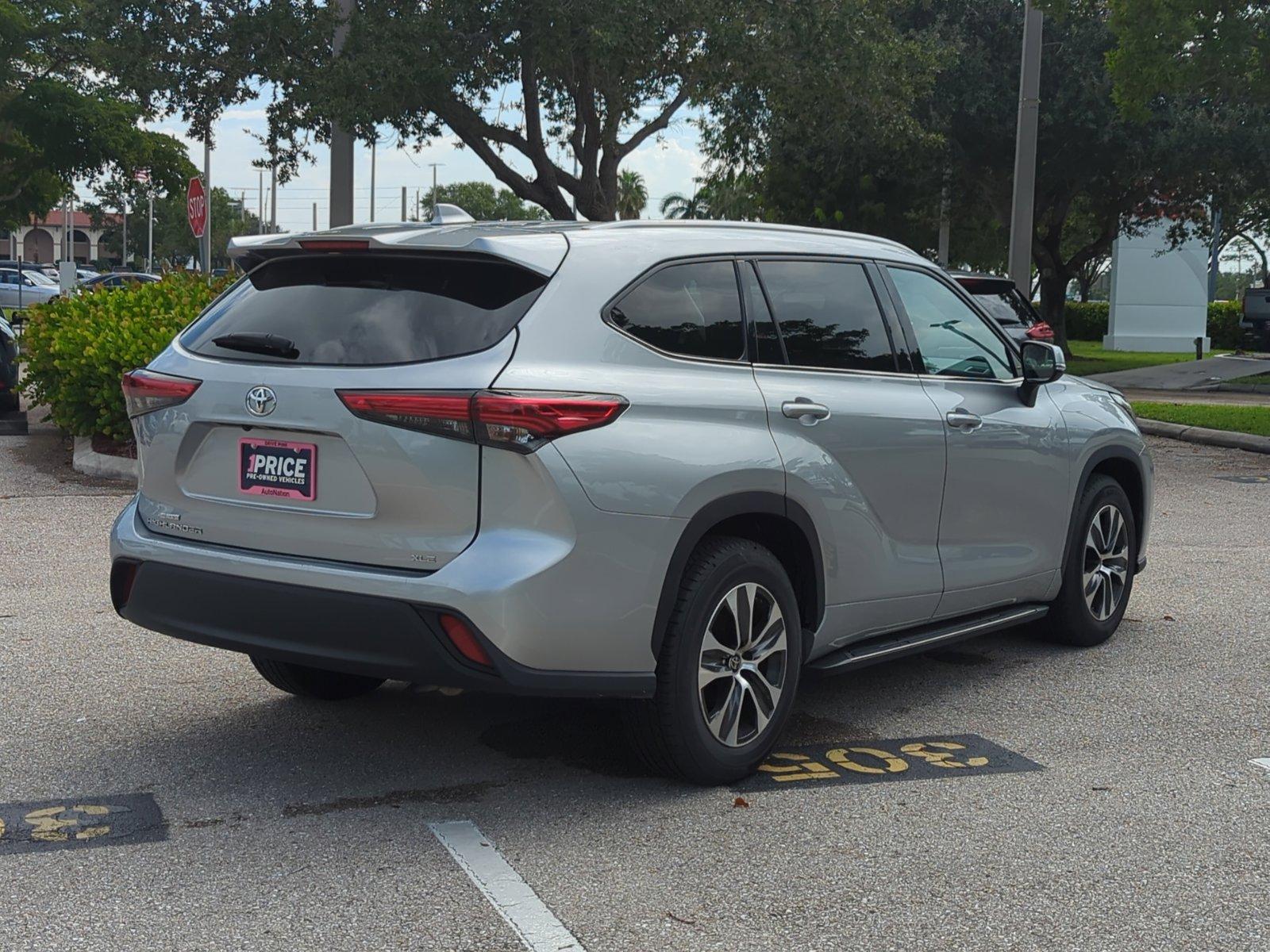 2022 Toyota Highlander Vehicle Photo in Ft. Myers, FL 33907