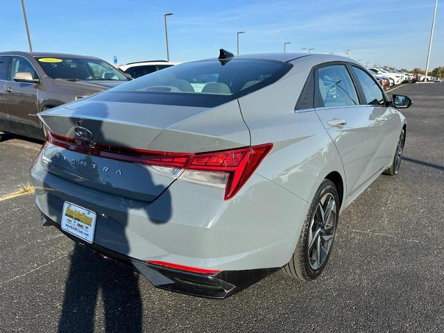 2022 Hyundai ELANTRA Vehicle Photo in COLUMBIA, MO 65203-3903