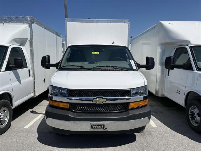 2023 Chevrolet Express Cutaway 3500 Vehicle Photo in ALCOA, TN 37701-3235