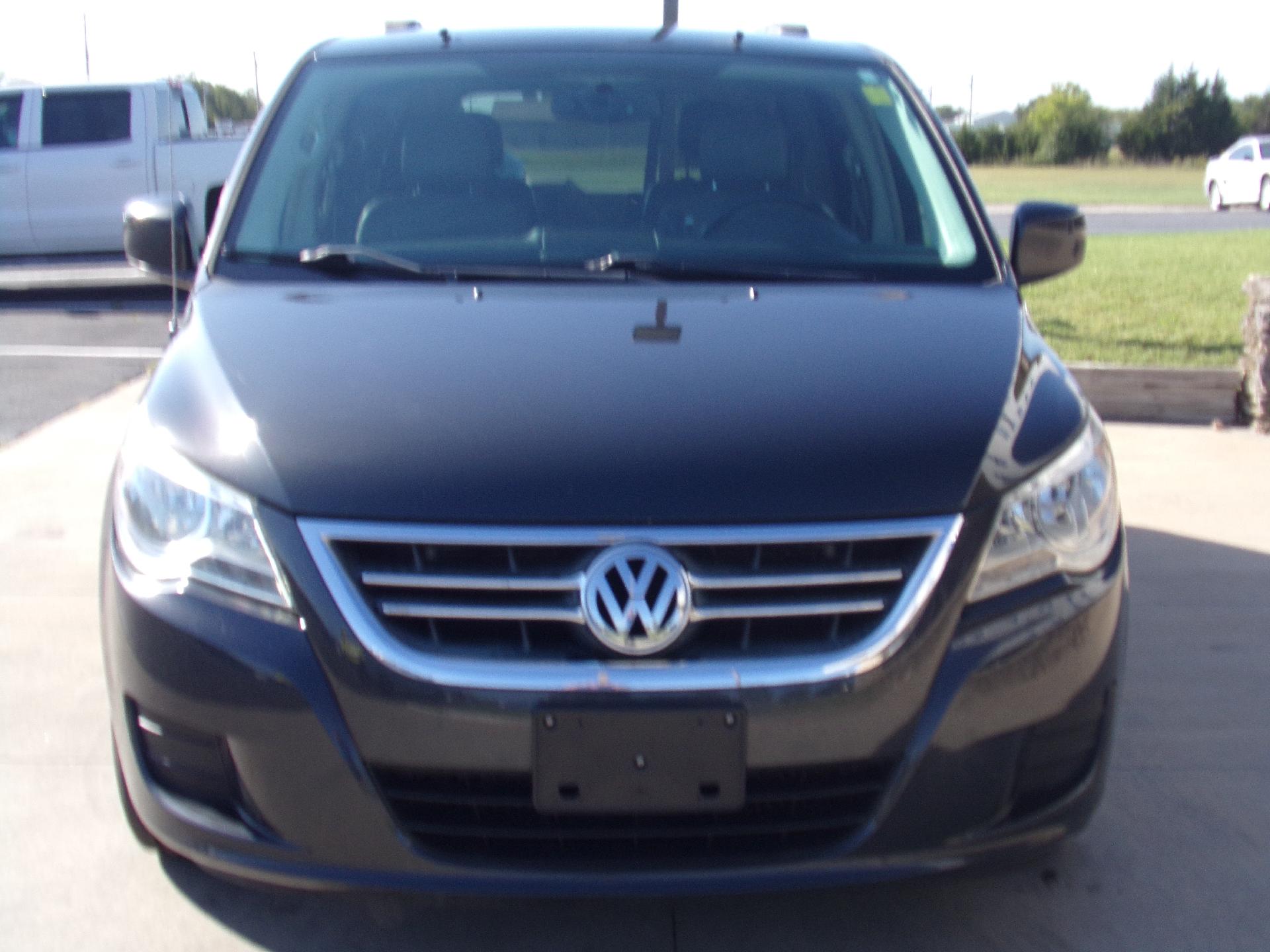 Used 2012 Volkswagen Routan SE with VIN 2C4RVABG1CR355567 for sale in Chanute, KS