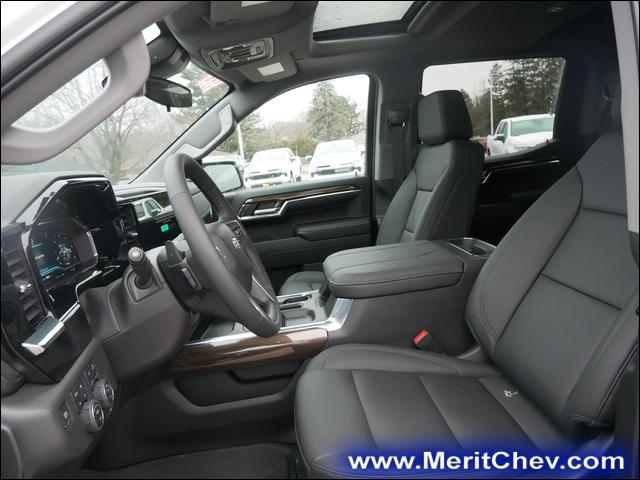 2024 Chevrolet Silverado 1500 Vehicle Photo in MAPLEWOOD, MN 55119-4794