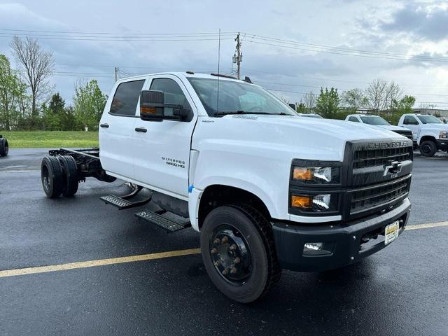2022 Chevrolet Silverado Chassis Cab Vehicle Photo in COLUMBIA, MO 65203-3903
