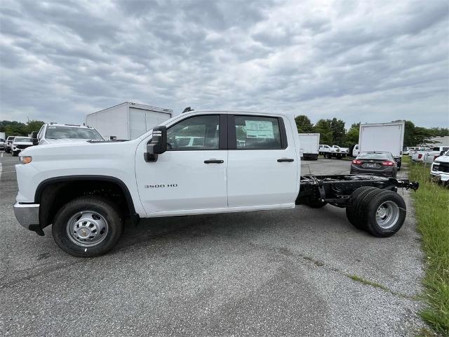 2024 Chevrolet Silverado 3500 HD CC Vehicle Photo in ALCOA, TN 37701-3235