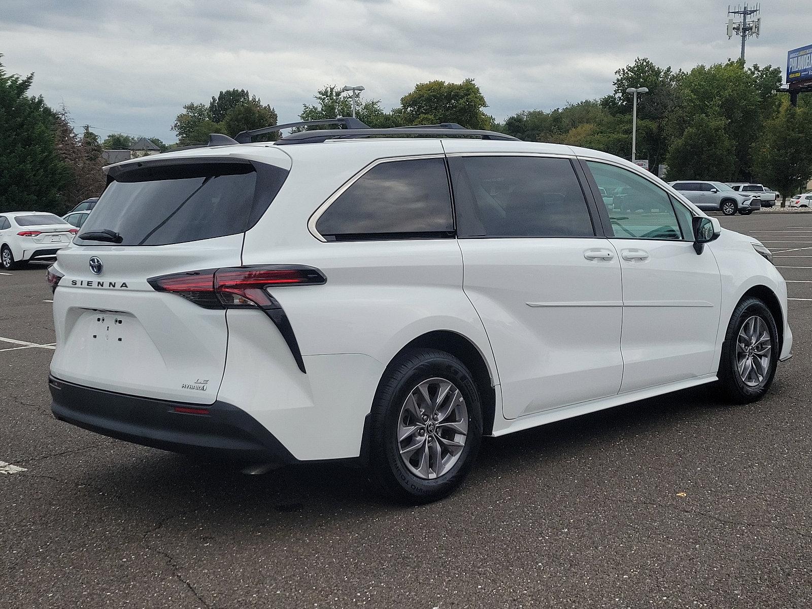 2022 Toyota Sienna Vehicle Photo in Trevose, PA 19053