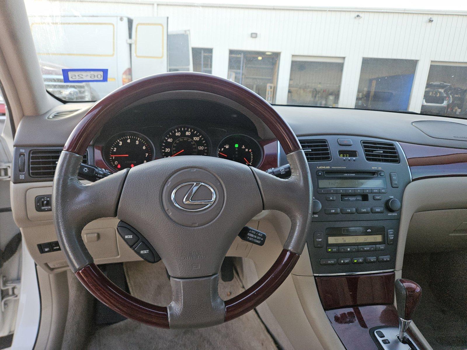 2004 Lexus ES 330 Vehicle Photo in NORTH RICHLAND HILLS, TX 76180-7199