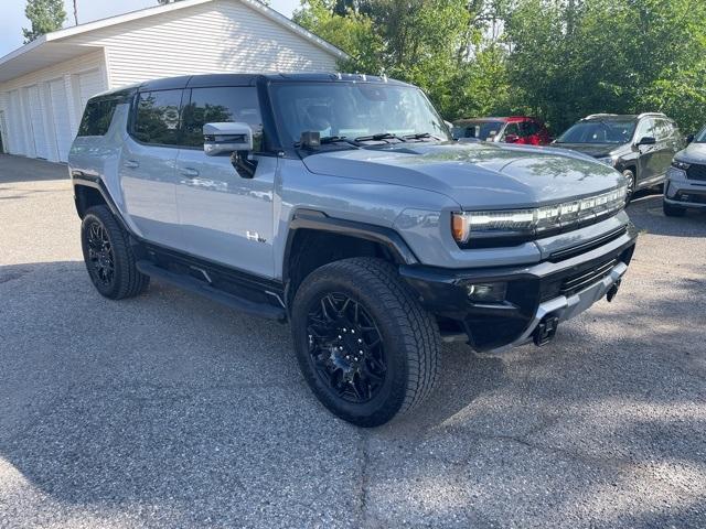 2024 GMC HUMMER EV SUV Vehicle Photo in GRAND BLANC, MI 48439-8139